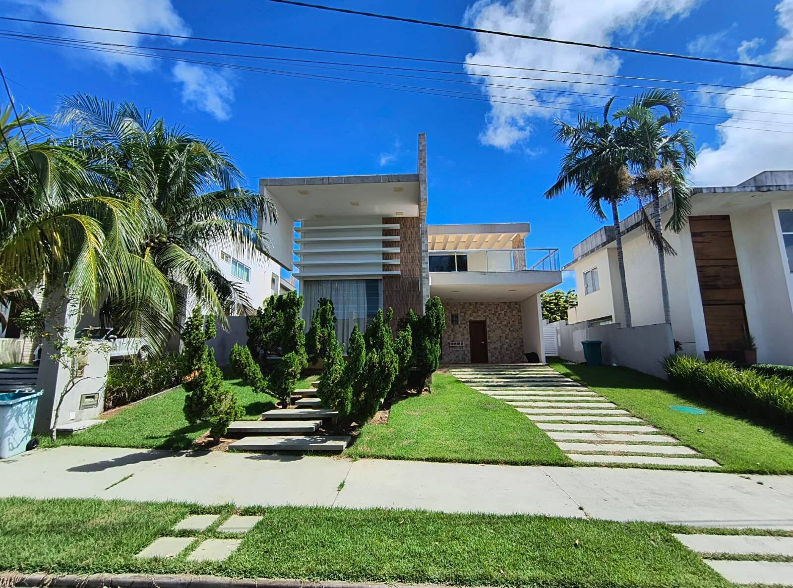 Casa à venda com 3 quartos, 450m² - Foto 1
