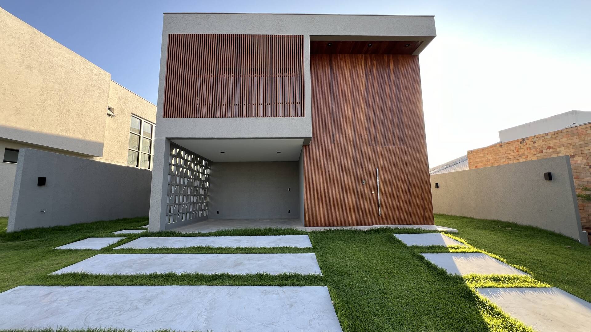 Casa à venda com 4 quartos, 294m² - Foto 1