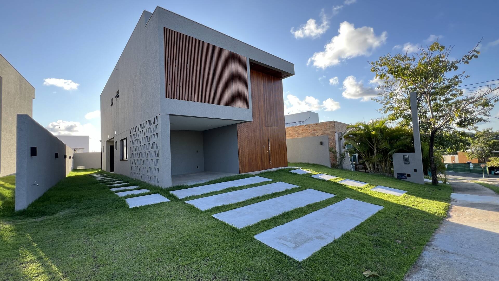 Casa à venda com 4 quartos, 294m² - Foto 2