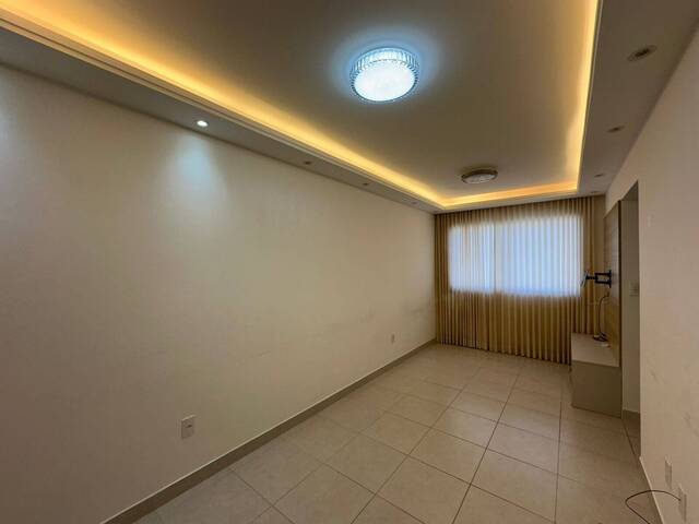 #213 - Apartamento para Venda em Lauro de Freitas - BA